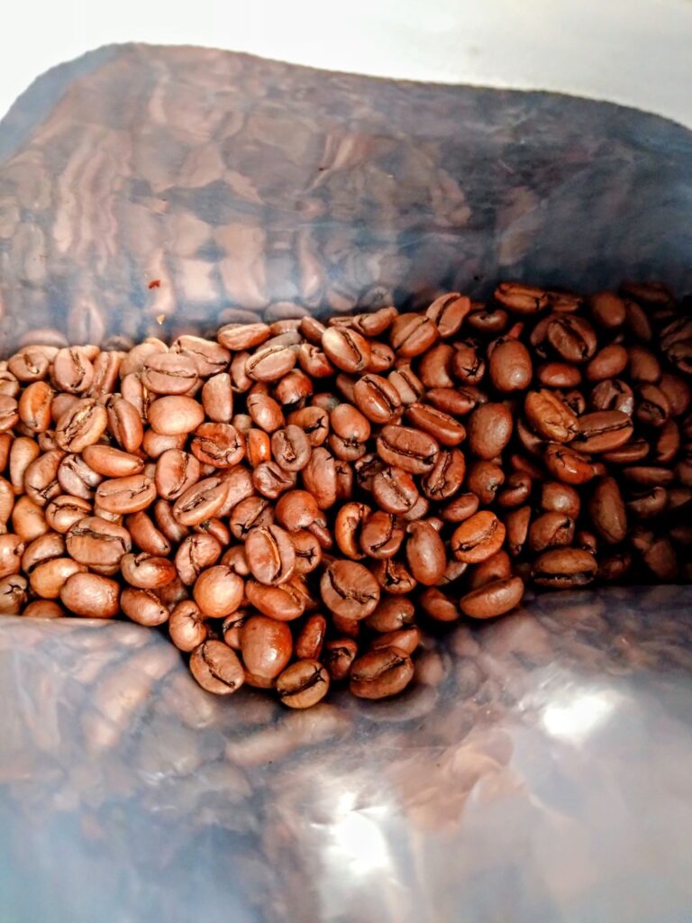 焙煎されたモカ シャキッソのコーヒー豆