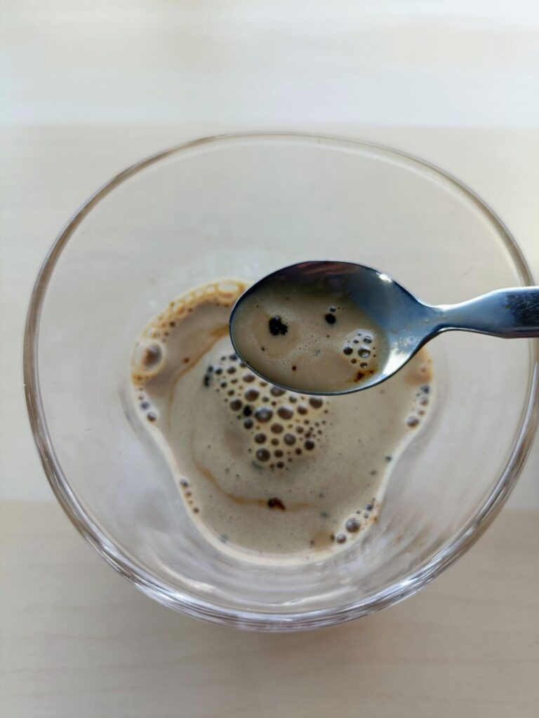 イニックコーヒー スムースアロマに牛乳入れて2分間かき混ぜた様子。