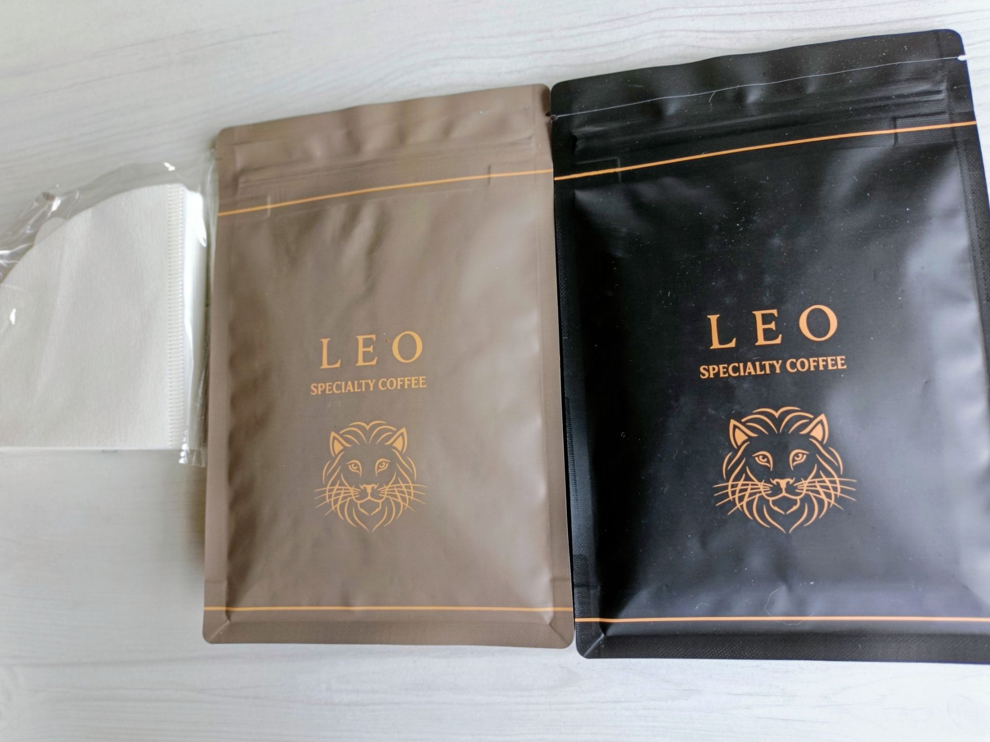 開封したLeoコーヒーの中のパッケージ